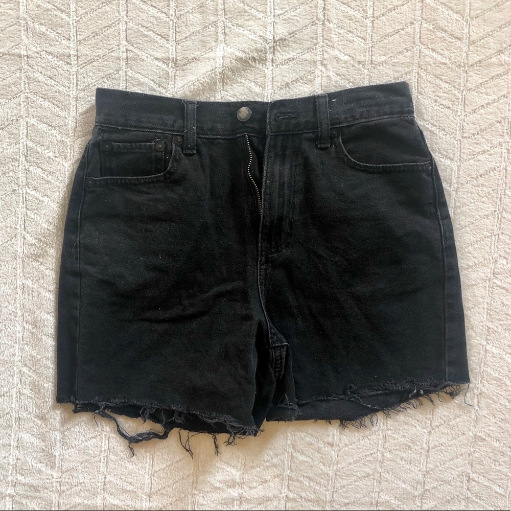 Black highwaisted mom jean shorts!